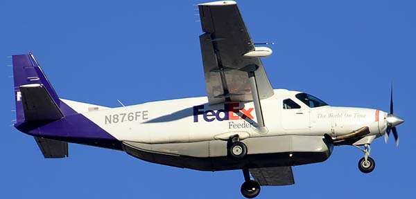 FedEx Feeder Cessna 208B N876FE, Phoenix Sky Harbor, December 24, 2014